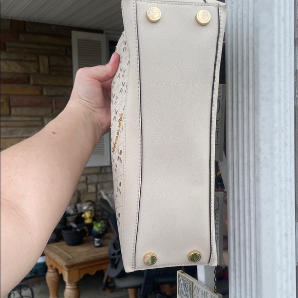 🤍NEW🤍Michael Kors White and Gold Shoulder Bag - Picture 6 of 14